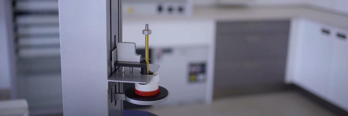 TOPITEC Die Kruke ist an der TOPITEC Maschine